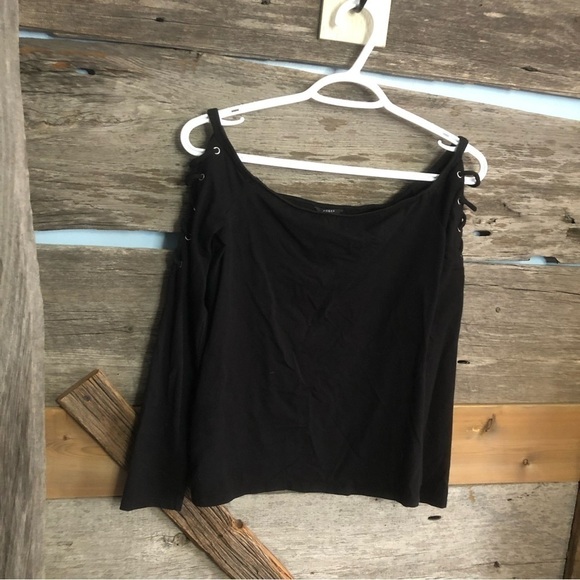 Guess size med black caged cold shoulder top - Picture 1 of 6
